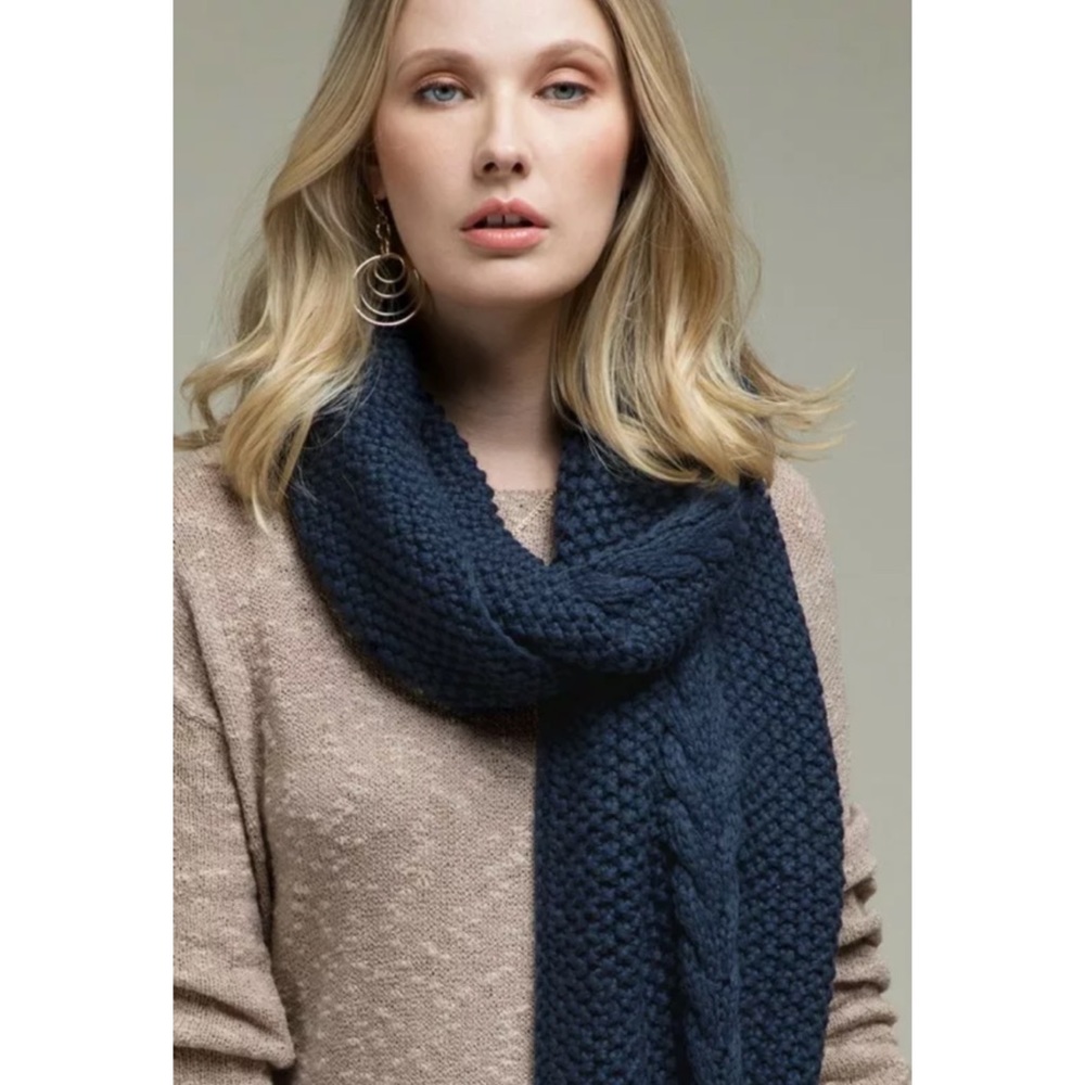 SOLD OUT Navy Plush Knit Chunky Cable Oblong Winter Scarf - Picture 3 of 5